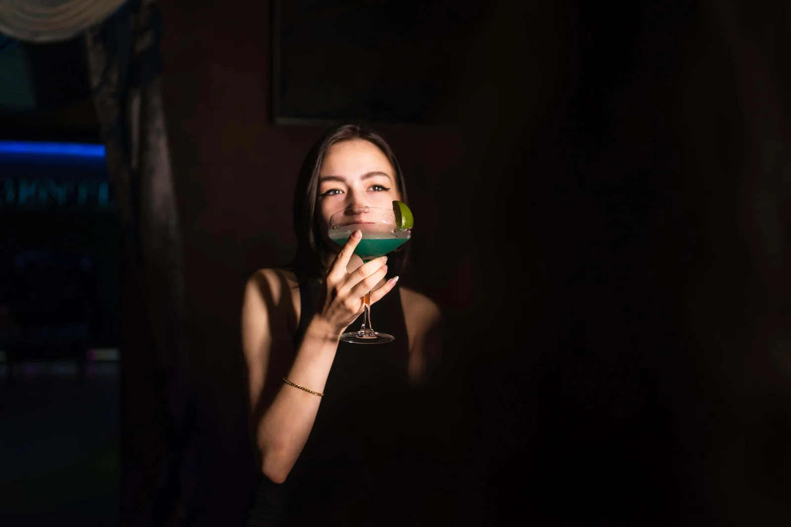 Зависть Gentlemen bar — танцовщица