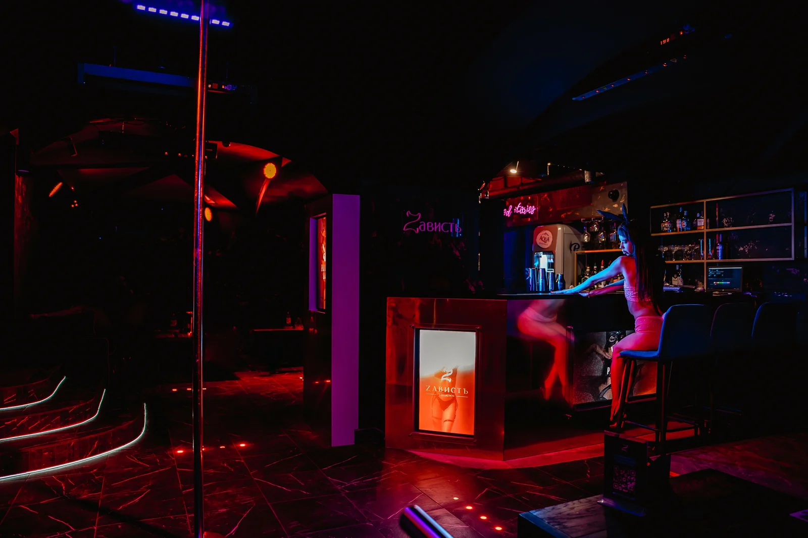 Зависть Private Bar — танцовщица 4